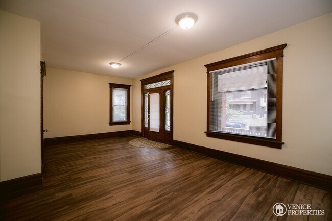 Building Photo - 91 E Oakland Ave