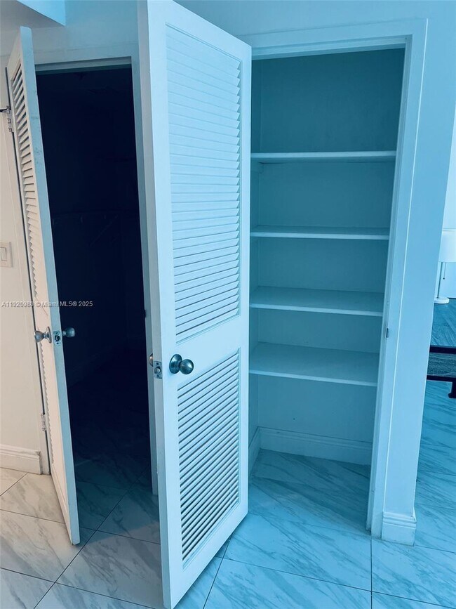 Building Photo - 2501 S Ocean Dr