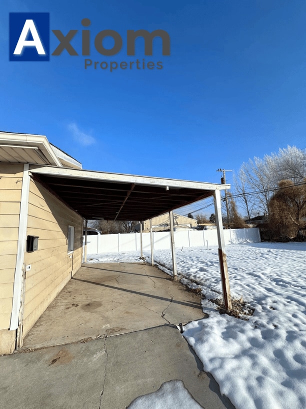 Building Photo - 906 E Elm-B