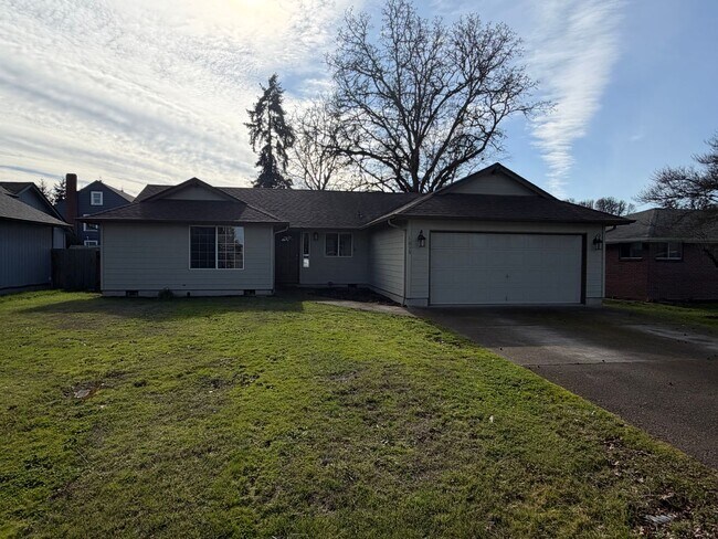 Building Photo - **MOVE IN SPECIAL**  Must See Updated 3 Bedroom with Large Yard!