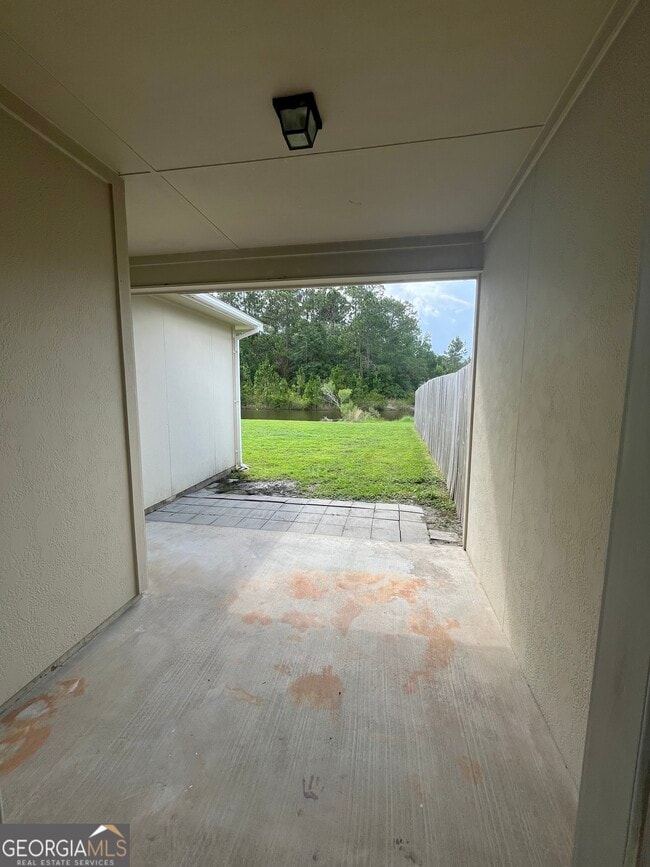 Building Photo - 219 Royal Palms Ave