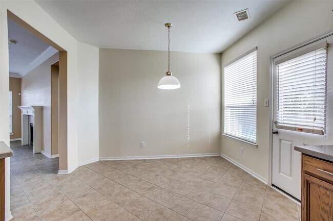 Building Photo - 9907 Valance Way
