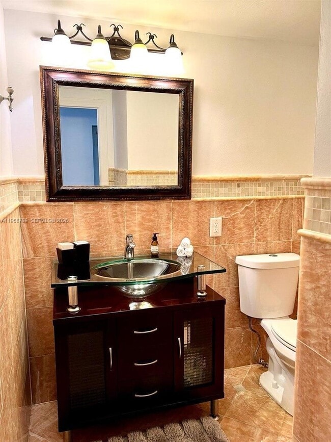 Building Photo - 3505 S Ocean Dr