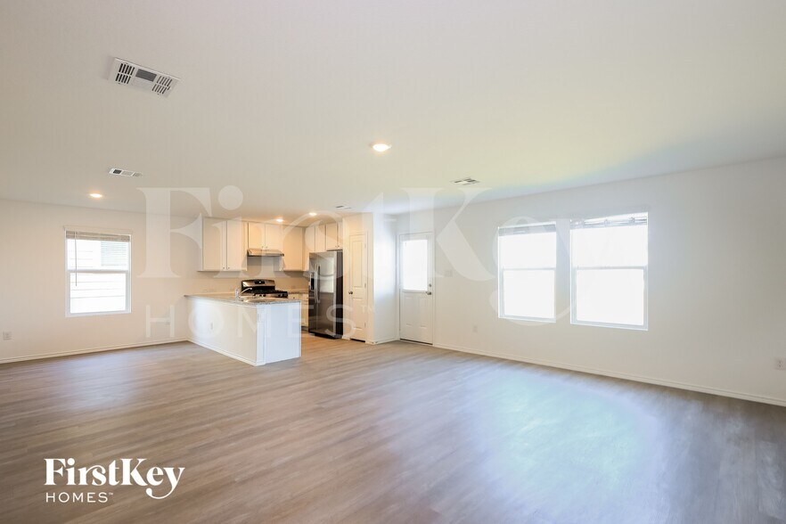 Building Photo - 6611 Scarecrow Wy