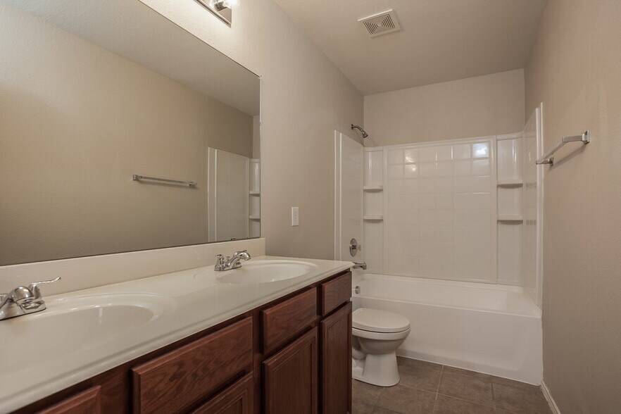 Building Photo - 1625 Grassy View Dr