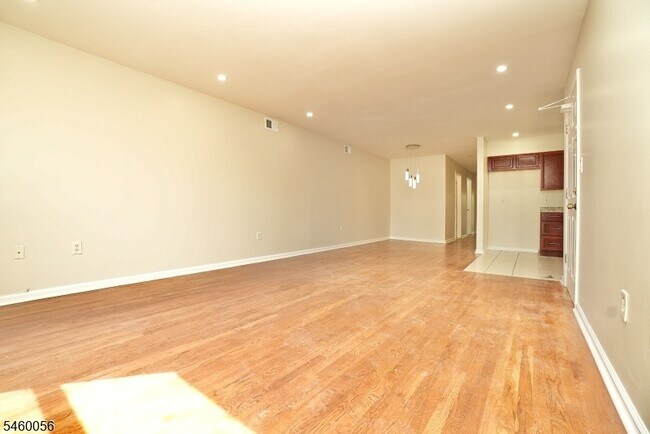 Building Photo - 63 Seymour Ave