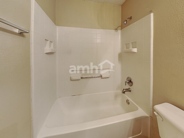 Building Photo - 517 Pinto Ln