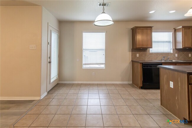 Building Photo - 2203 Love Rd