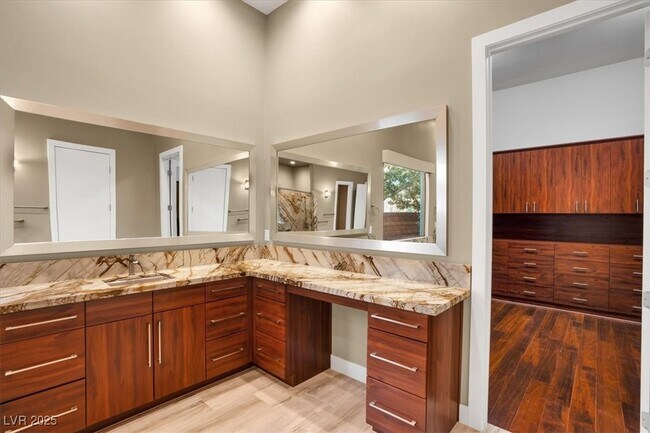 Building Photo - 32 Hunting Horn Dr