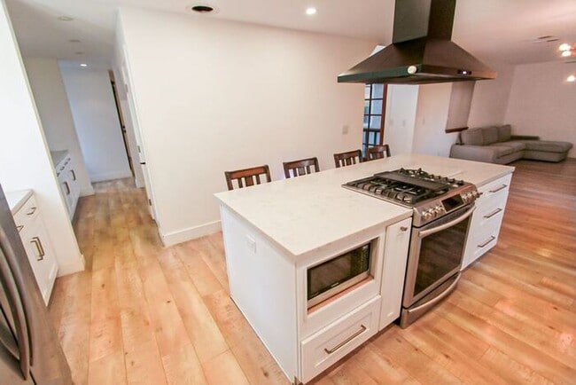 Building Photo - Modern 3 Bed Home for Rent in Riverside CA 92507 Garage Available