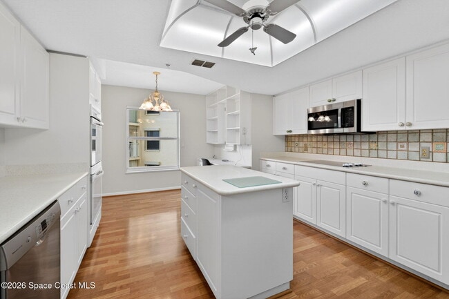 Building Photo - 102 Riverside Dr