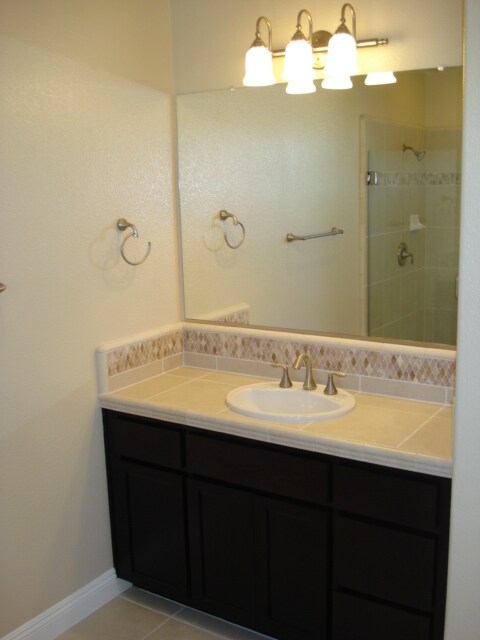 Building Photo - NICE 2 STORY 4+ BED, 3 BA, 3CAR, 3000+SQFT...