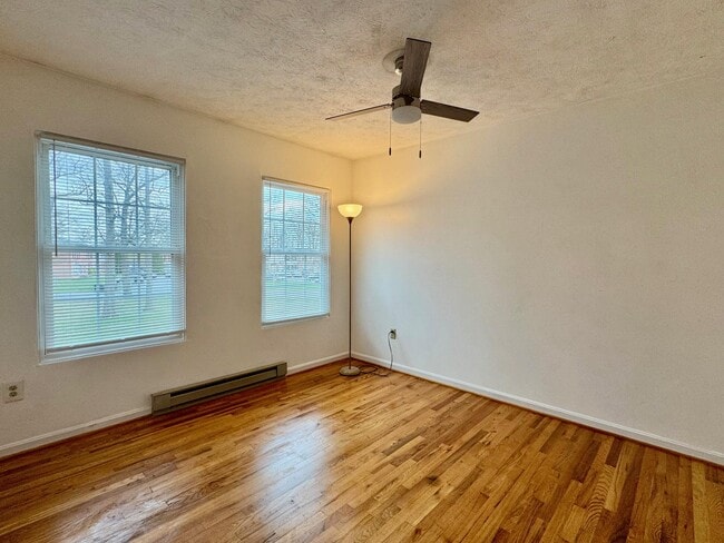 Building Photo - 236 Nottoway Dr