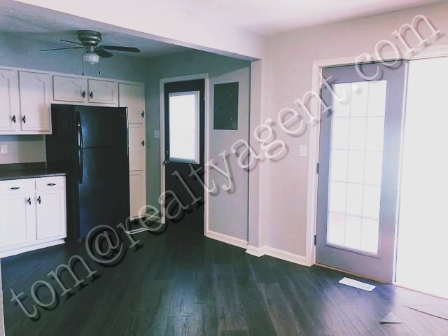 Building Photo - 1020 Dartmoor Ave