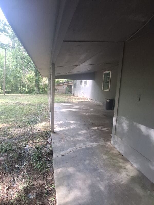 Building Photo - 3058 Woodside Dr