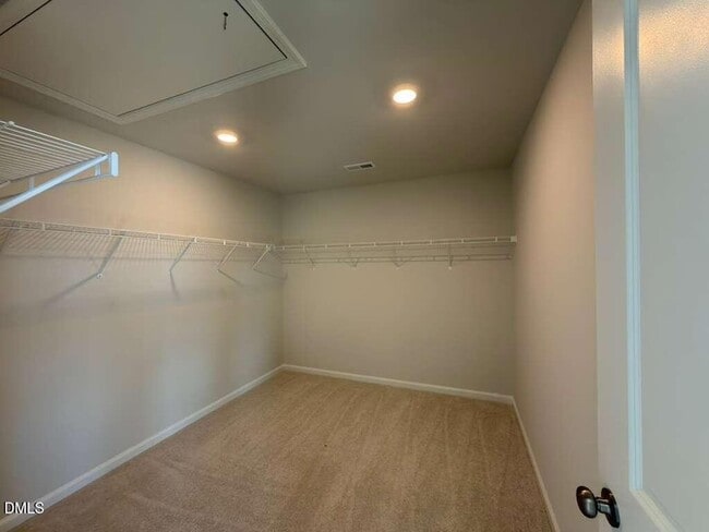 Building Photo - 2007 English Saddle Ln