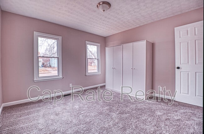 Building Photo - 1143 Duxberry Ave