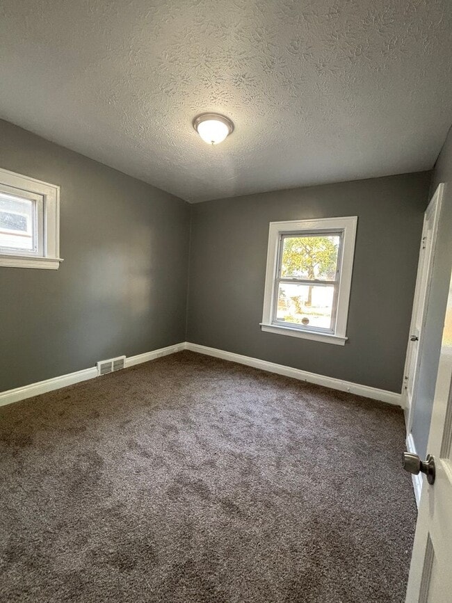 Building Photo - 13817 Bartlett Ave