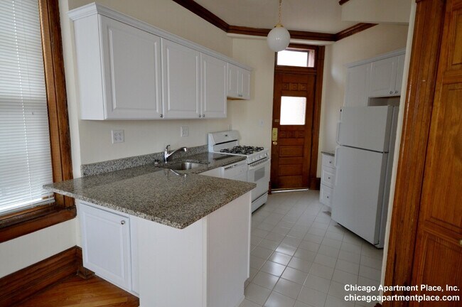 Building Photo - 2329 N Halsted St