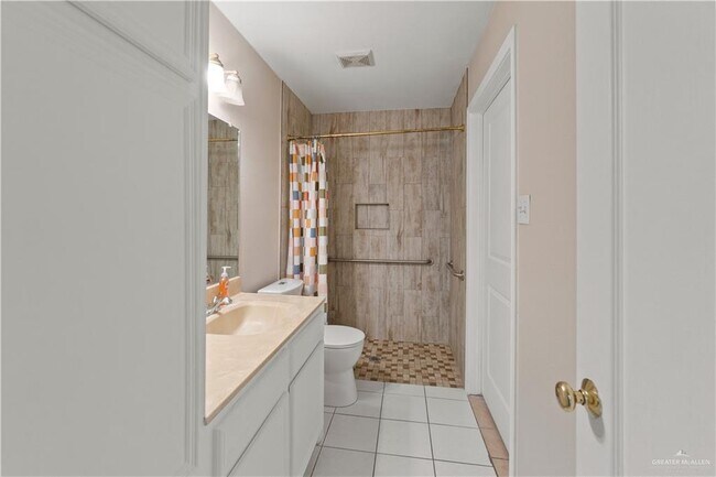 Building Photo - 22 19th St