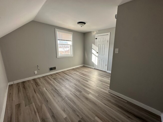 Building Photo - 911 S Laurel St