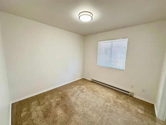 Building Photo - 1204 N Brooklane St