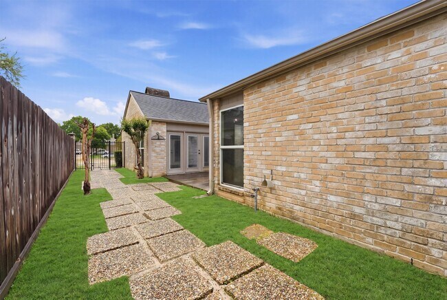 Building Photo - 2513 Country Club Blvd