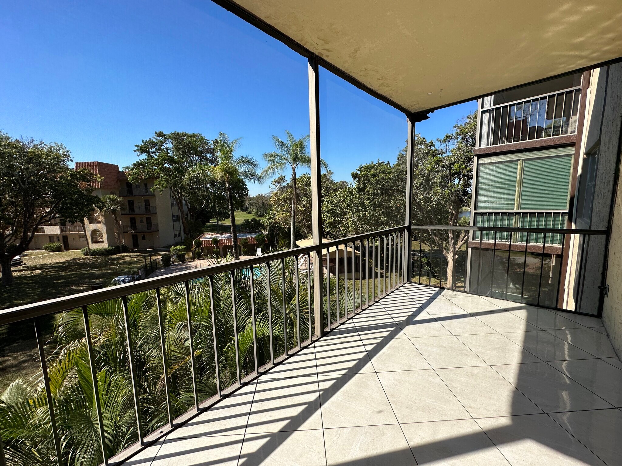 Building Photo - 5961 N Falls Circle Dr