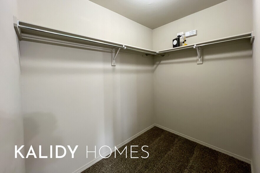 Building Photo - 4301 Driftwood Dr