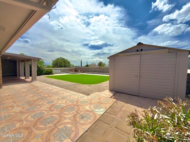 Building Photo - 3217 Funston Pl