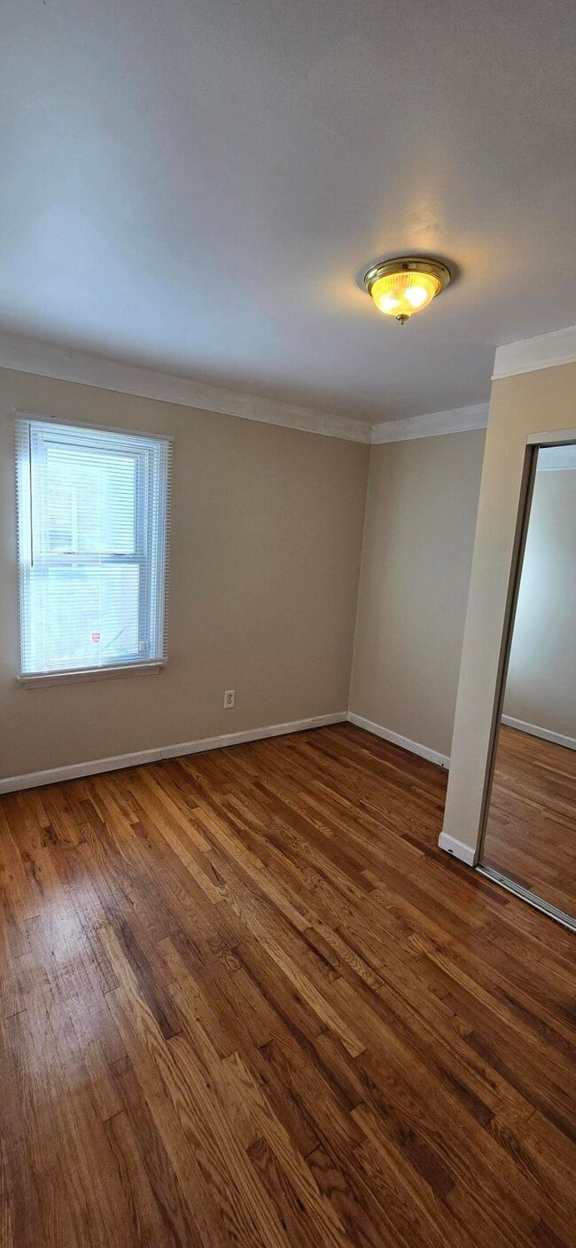Building Photo - 4924 Hipp St