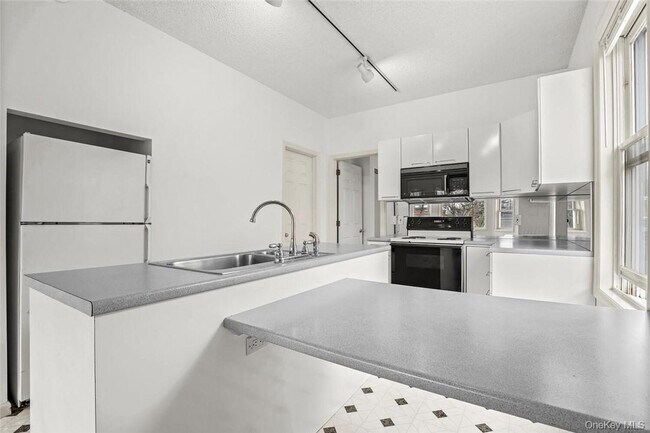 Building Photo - 54 Wildey St