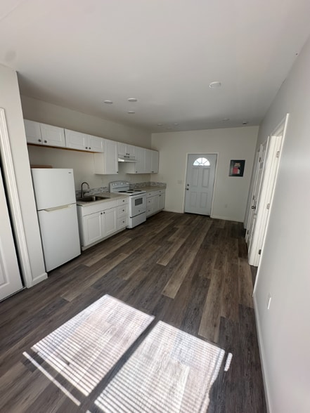 Building Photo - 201 Eaton Way