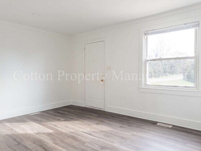 Building Photo - 417 N 13th St