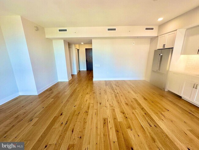 Building Photo - 1211 Van St SE