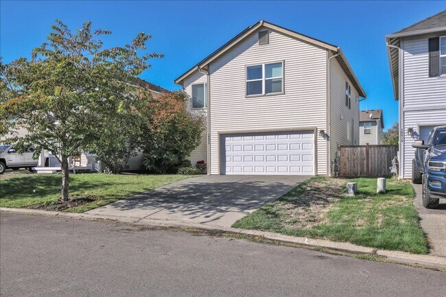 Building Photo - Stylish Yelm Home with A/C, Butcher Block Counters & Fully Fenced Yard!