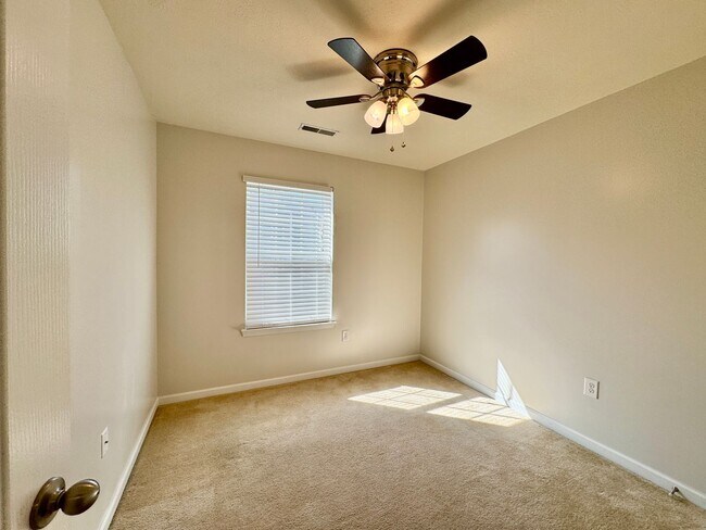 Building Photo - 3 Bed/ 2.5 Bath Townhome close to the interstate - Available 06/08/2026