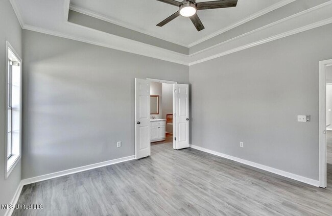 Building Photo - 301 White Oak Dr