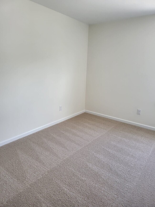 Building Photo - 436 Church St