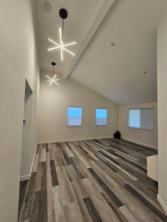 Building Photo - Newly Remodeled Home