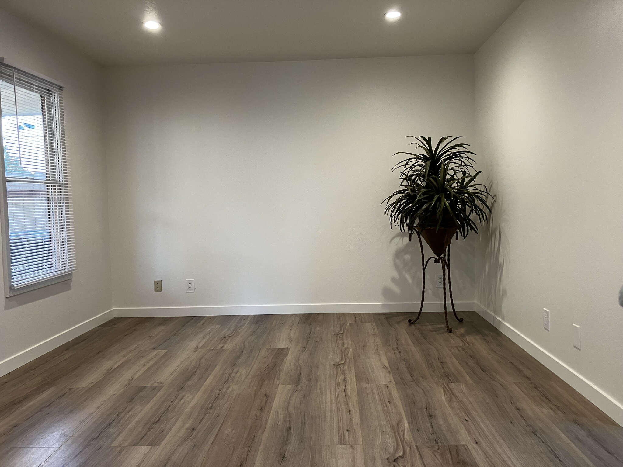 Building Photo - 629 S Glassell St