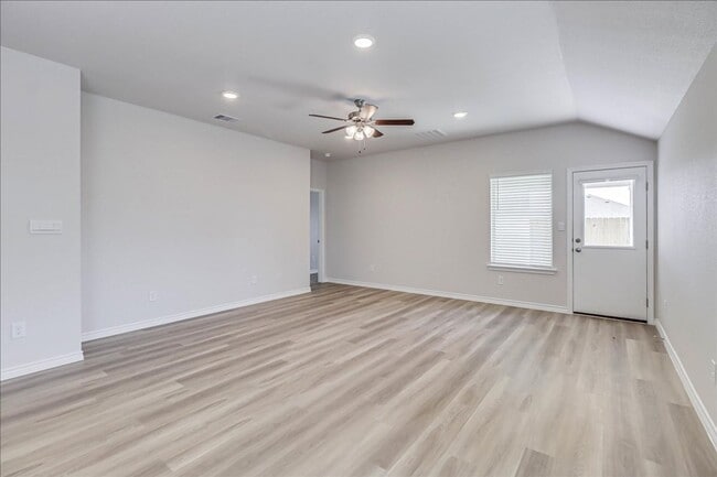 Building Photo - 1634 Comfy Wy
