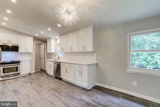 Building Photo - 8424 Hayden Ln