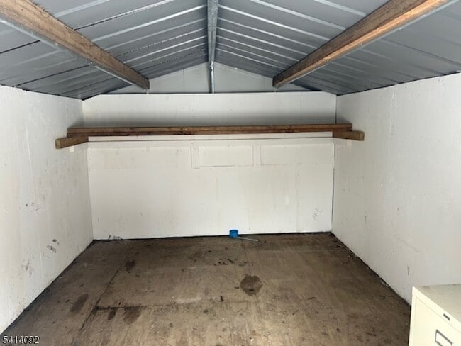 Building Photo - 44 Oak St