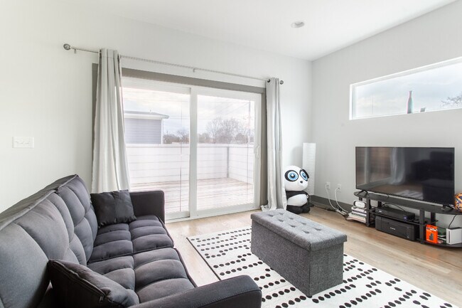 Building Photo - 1044 2nd Ave S