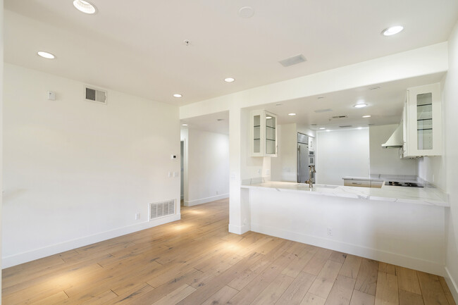 Building Photo - 7700 E Gainey Ranch Rd