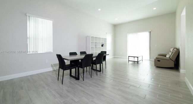 Building Photo - 4024 SW 52nd St