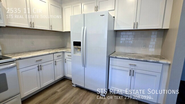 Building Photo - 2535 11 Cir-