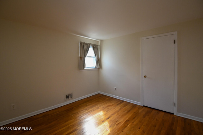 Building Photo - 904 Claridge Dr