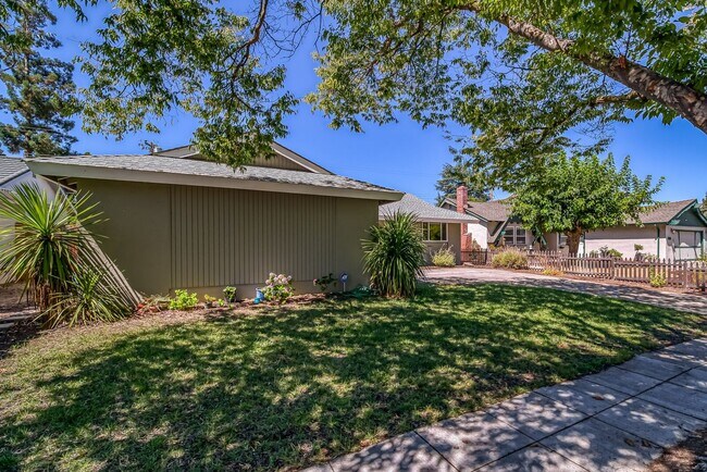 Building Photo - 5741 Seifert Ave